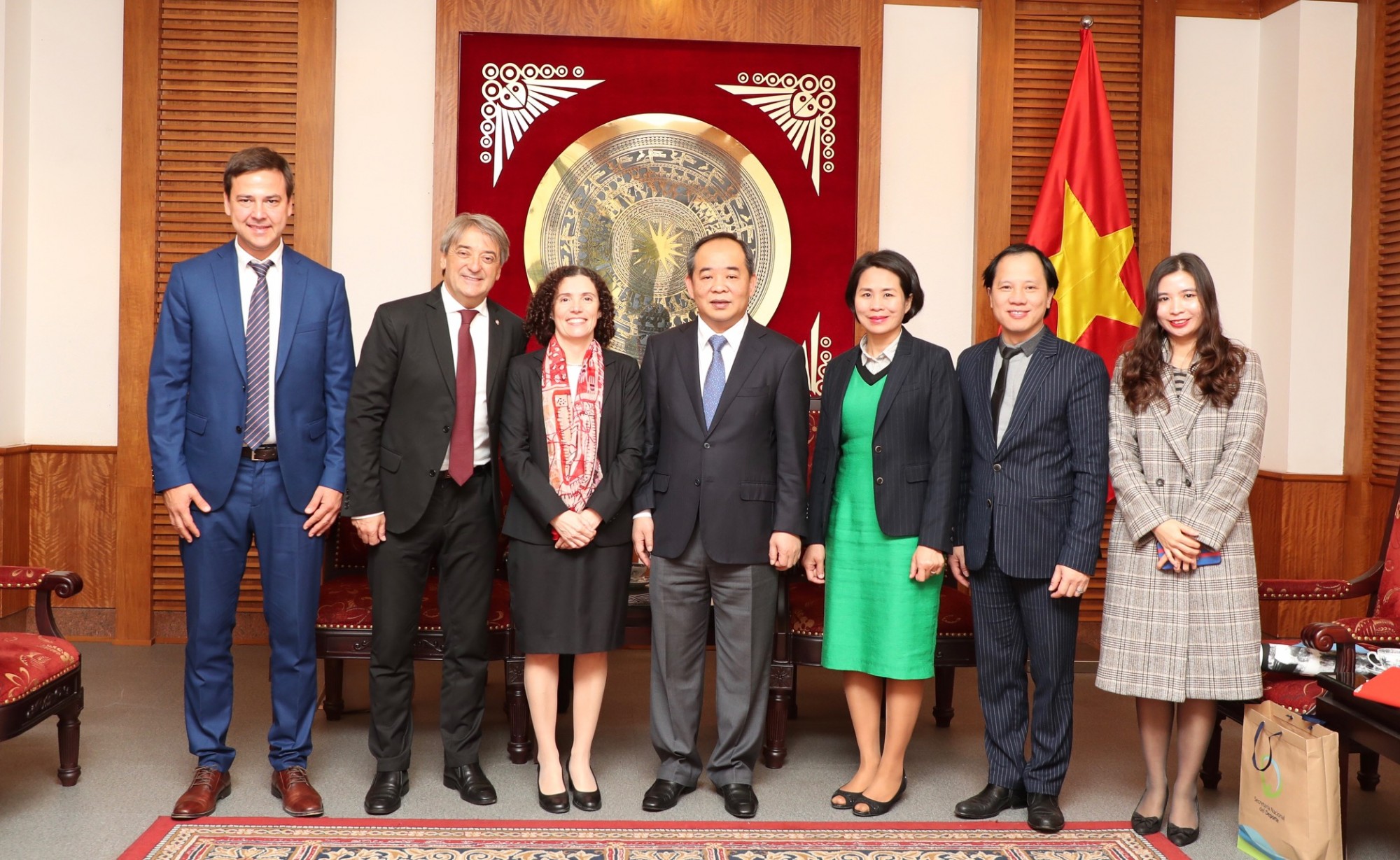 Uruguay y Vietnam concretan importante reunión por acuerdos bilaterales. 