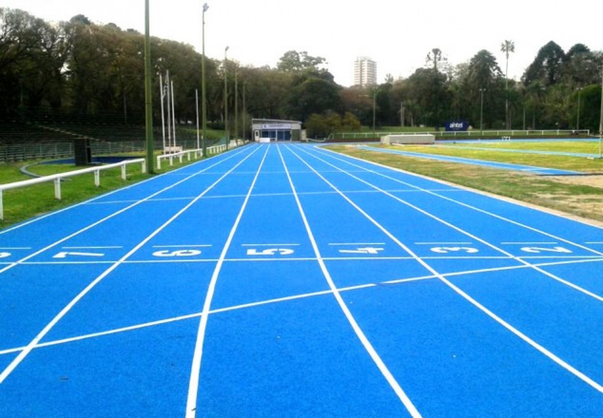 Uruguay contará con tres nuevas pistas de atletismo.