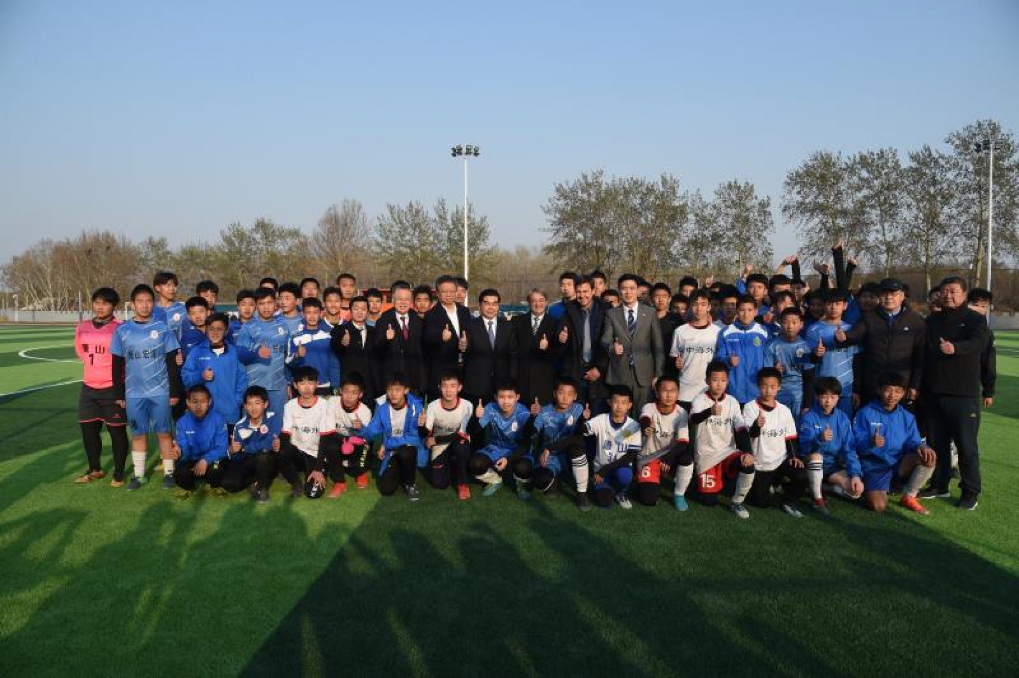 Uruguay inauguró en Tangshan la primera Escuela Internacional de Fútbol uruguayo.