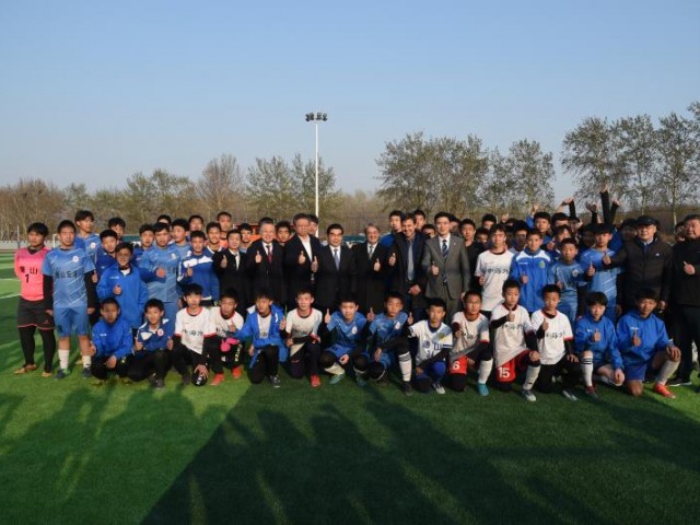 Uruguay inauguró en Tangshan la primera Escuela Internacional de Fútbol uruguayo.