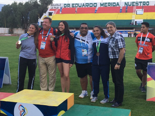 Debut con medalla de los equipos en Natación y Atletismo en los Juegos Sudamericanos Escolares en Cochabamba.
