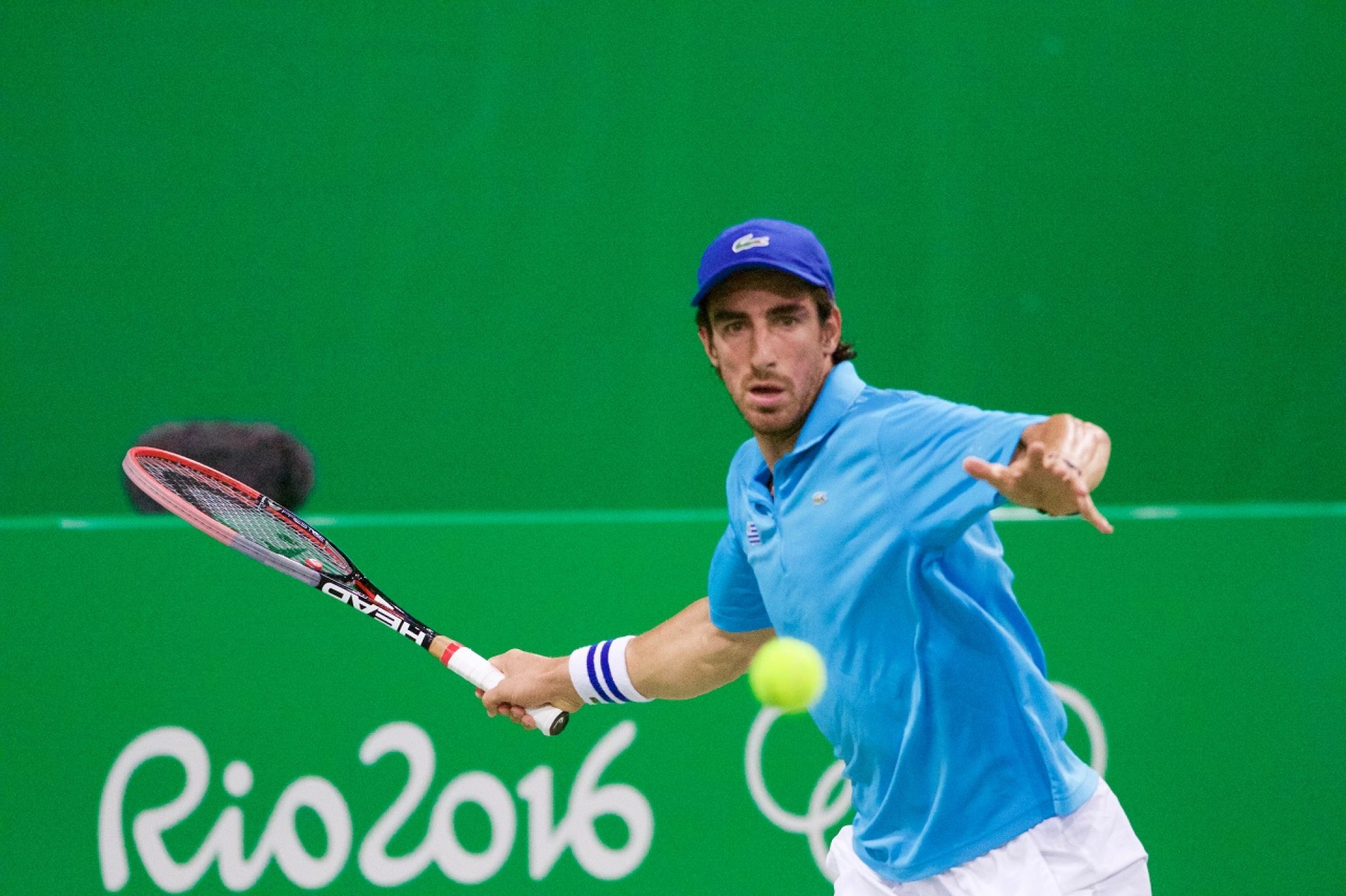 Cuevas sufrió, pero ganó y avanzó